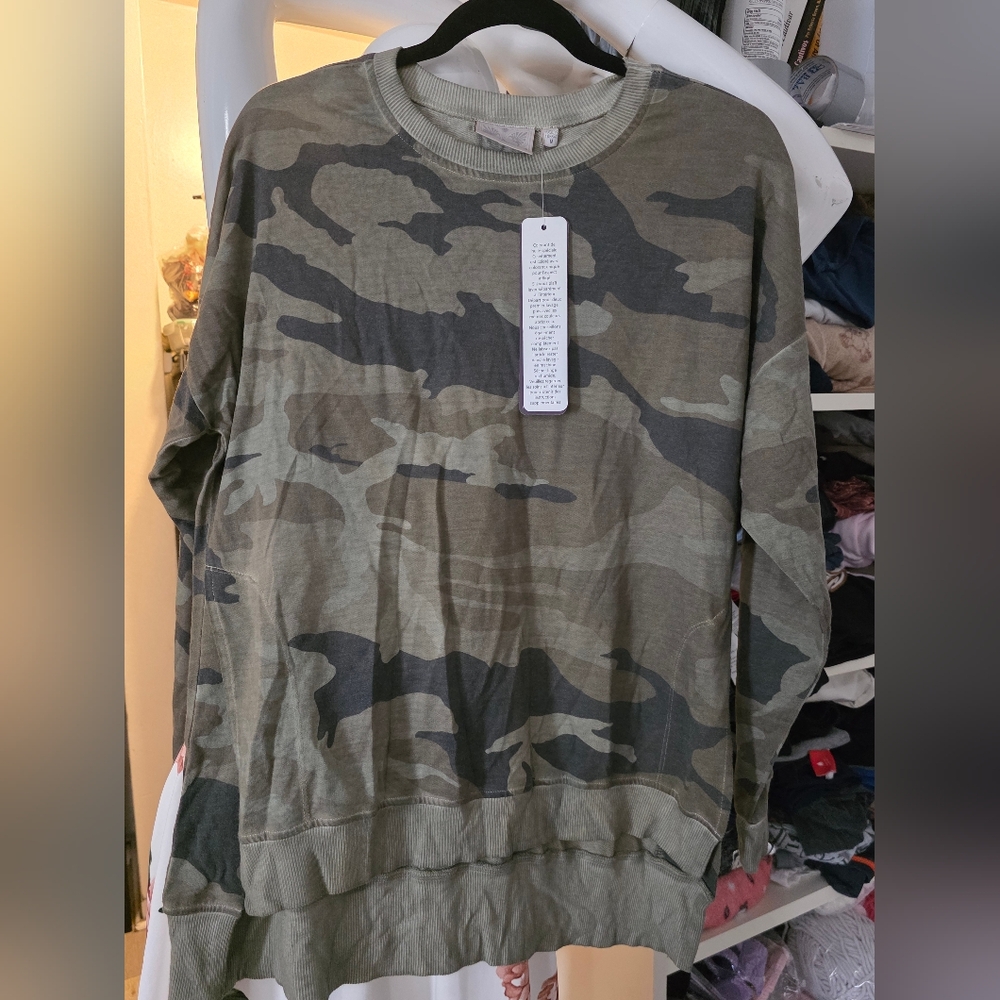 Dantelle Green and Brown Sweatshirts with Durable Fabric